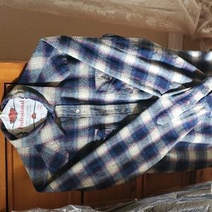 1970's Womans Pendleton shirt with pearl snap buttons. Large/tall